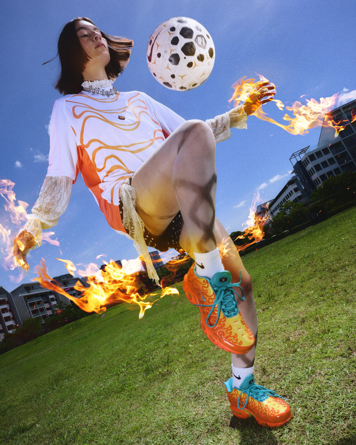 One Piece x Nike Air Max Plus Mera Mera - lateral oficial