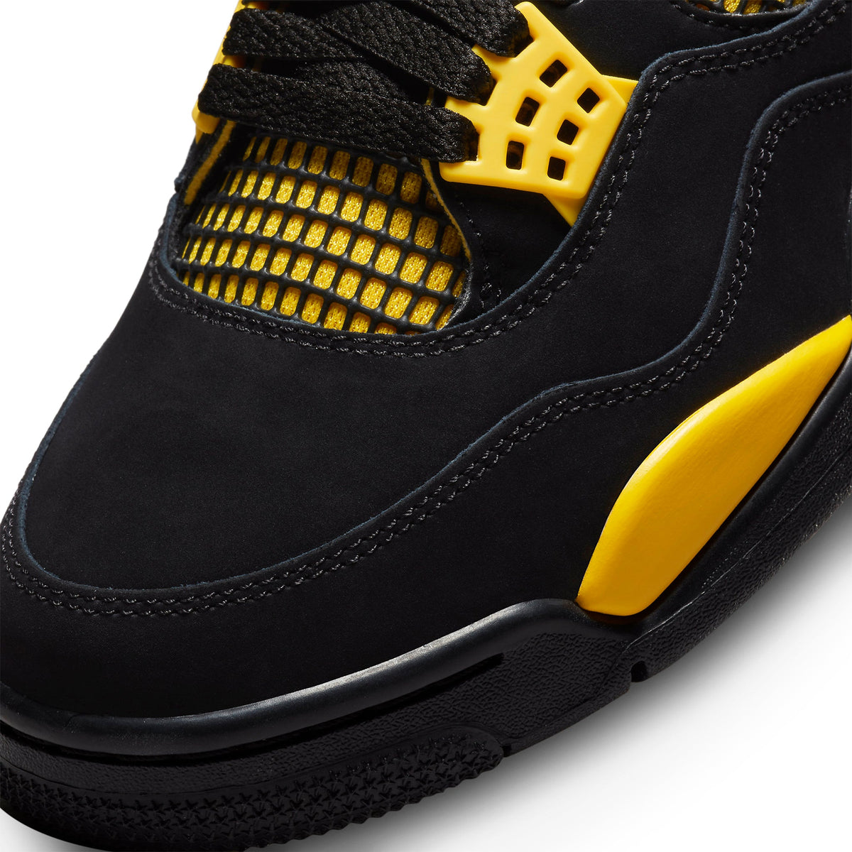 Air Jordan 4 Retro Thunder 2023 - vista de la puntera
