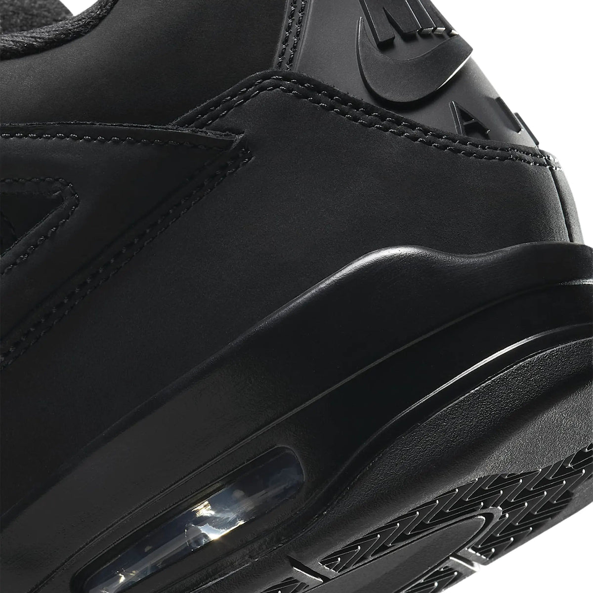 Air Jordan 4 Retro Black Cat (2025) - detalle trasero