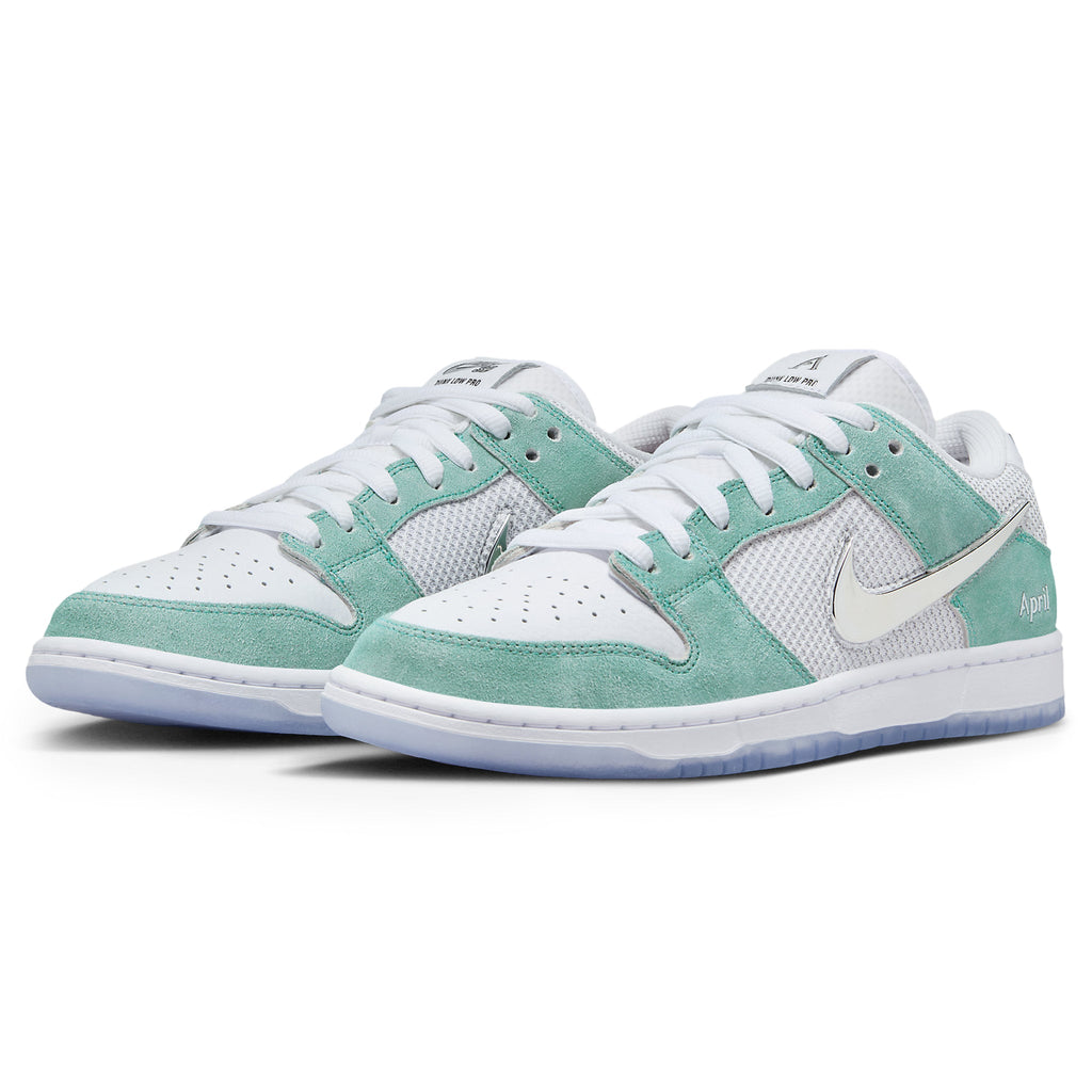 April Skateboards x Nike SB Dunk Low Turbo Green FD2562-400 - frontal lateral