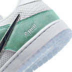 April Skateboards x Nike SB Dunk Low Turbo Green FD2562-400 - vista del talón
