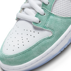 April Skateboards x Nike SB Dunk Low Turbo Green FD2562-400 - puntera