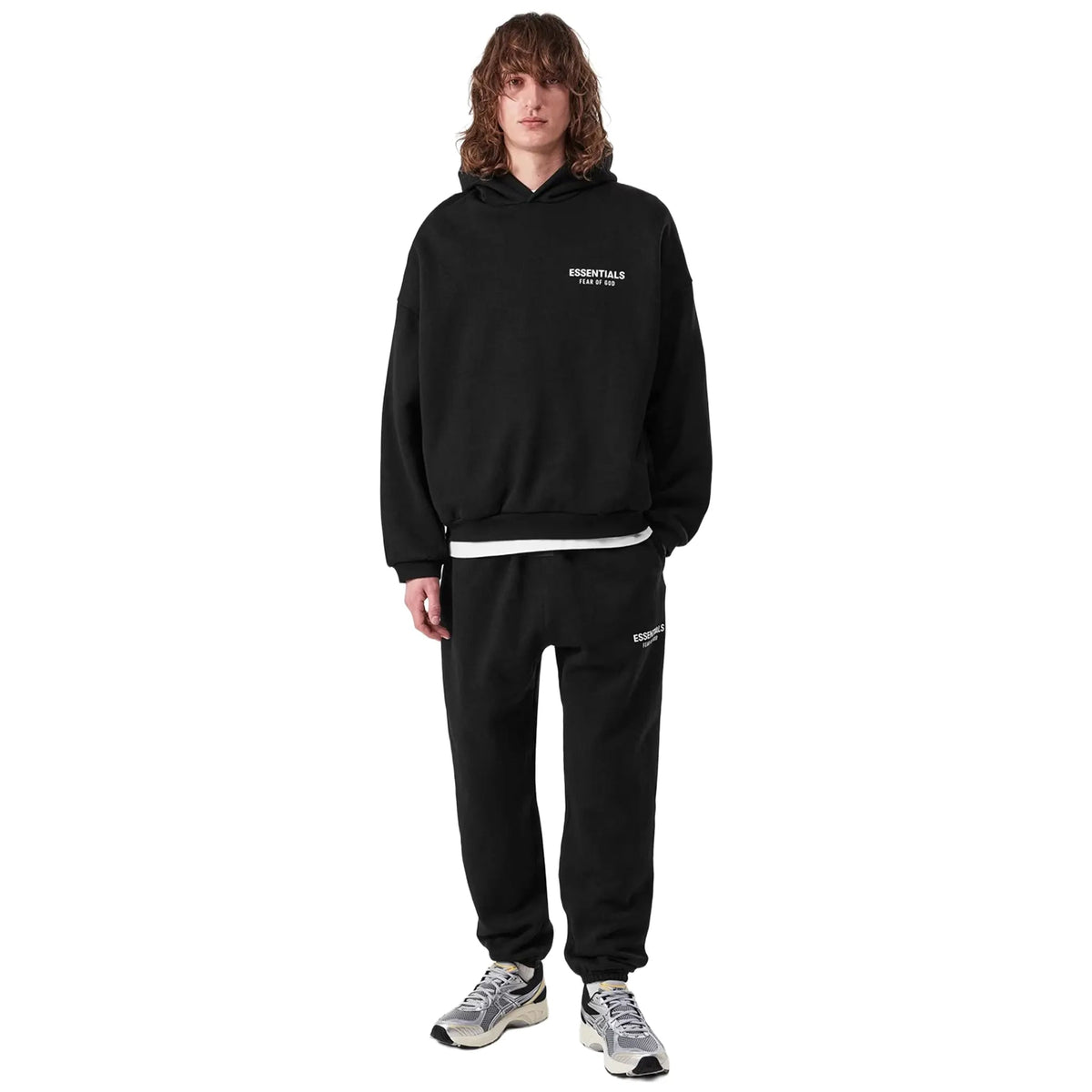 Fear Of God Essentials Fleece Black Hoodie - modelo, cuerpo entero