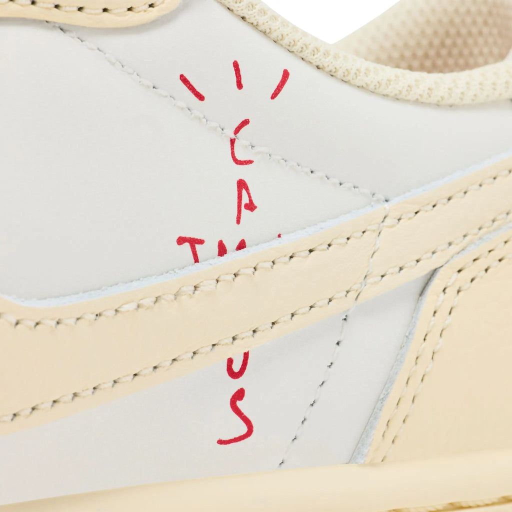 Travis Scott x Air Jordan 1 Low OG Shy Pink - detalle